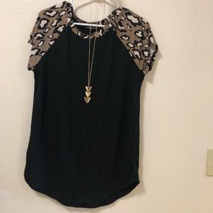 Leopard sleeve tee